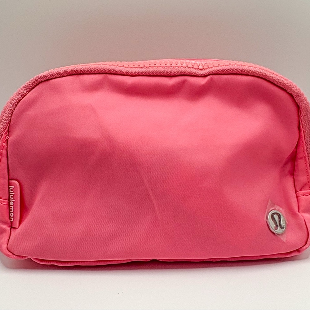 Lululemon Athletica Vibrant Pink everyday belt Bag